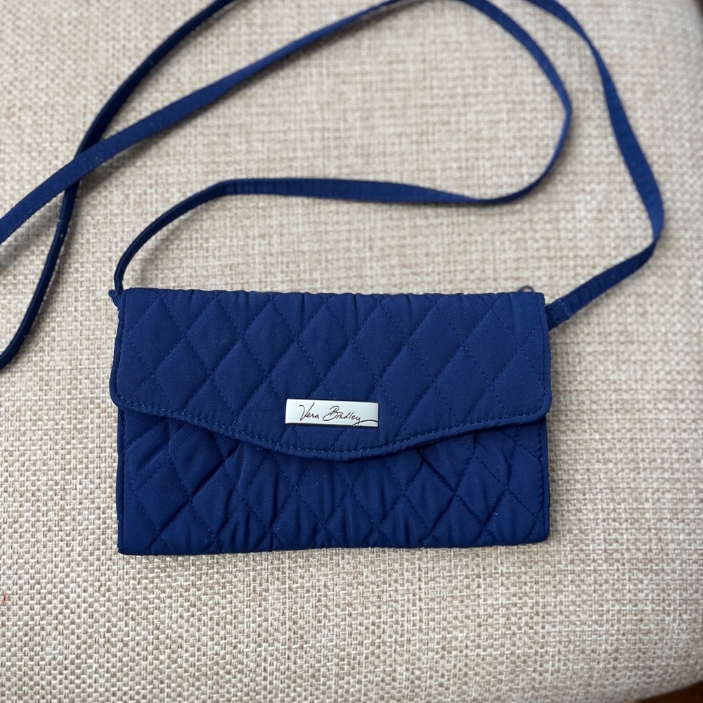 Vera Bradley crossbody navy blue quilted,EUC 7.5x4.5x.5”, clean, no stains ⬇️ - Picture 4 of 13